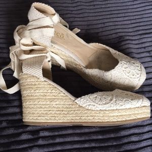 Bucco Capensis White Wrap Lace Boho Burlap Wedge